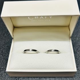 【CRAFY(クラフィ)の口コミ】 普段使いできるシンプルなデザインで作って頂きました。
石はお互いの誕生…