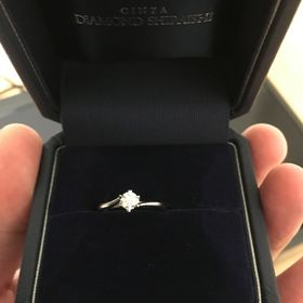 【銀座ダイヤモンドシライシの口コミ】 ダイヤモンドの輝きと質の良さがよかったです。結婚指輪と一緒に購入させ…