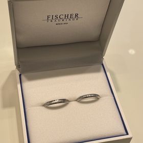 【FISCHER(フィッシャー)の口コミ】 シンプルだけど、細部にこだわっている指輪で、見る角度にって見え方や輝…