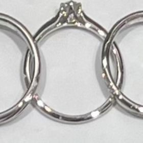 【ラザール ダイヤモンド(LAZARE DIAMOND)の口コミ】 リングに巻き付くような模様が掘ってあり、その向きが手を長く綺麗にみせ…