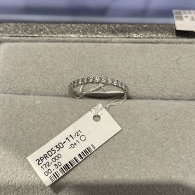 【STAR JEWELRY(スタージュエリー)の口コミ】 半周がダイヤモンドに囲まれているデザインの指輪でした。ゴージャスさも…