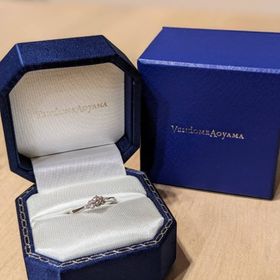 【ヴァンドーム青山(VENDOME AOYAMA)の口コミ】 彼女の要望のストレートではなく、ウェーブもしくはブイの指輪がいいと言…