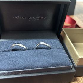 【ラザール ダイヤモンド(LAZARE DIAMOND)の口コミ】 シンプルだけど、動きがあり、とてもかわいいデザインで気に入りました！
…
