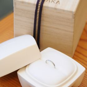 【俄(にわか)の口コミ】 毎日つけるものなのであまり華美でないもの、でも婚約指輪はいただかなか…