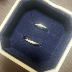 【4℃ BRIDAL(ヨンドシーブライダル)の口コミ】 光沢艶が素晴らしい。色変化しにくいことや傷がつきにくいといった特徴が…