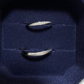 【4℃ BRIDAL(ヨンドシーブライダル)の口コミ】 光沢感とウェーブを施したデザインにとても魅力があって
繊細なディテール…