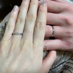 【GALA JEWELRY(ガラジュエリー)の口コミ】 ウェーブタイプで真ん中に五石のダイヤがついているデザインのものを選び…