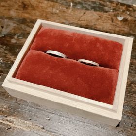 【ichi(イチ)の口コミ】 シンプルで飽きないデザインにしました。よく見かけるシルバーの甲丸デザ…