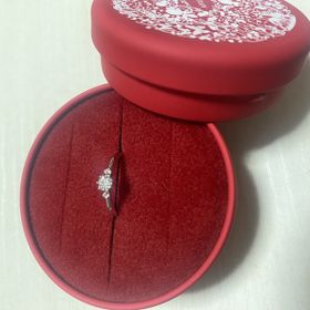 【AFFLUX(アフラックス)の口コミ】 デザインが良く、ダイヤモンドの輝きもあり、存在感があり、とてもかわい…