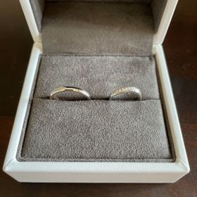 【BONDS(ボンズ)の口コミ】 内側のピンクゴールドが美しいです。指に付けた時に、隙間から見えるピン…