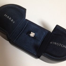 【ハリー・ウィンストン(Harry Winston)の口コミ】 価格が価格なだけにここより安いブランドでと思っていました。しかし、実…