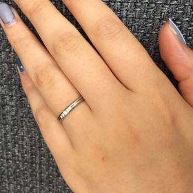 【ラザール ダイヤモンド(LAZARE DIAMOND)の口コミ】 シンプルですがダイヤモンドが５粒入っており、日常でもその輝きをいつも…