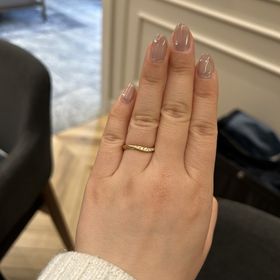 【ラザール ダイヤモンド(LAZARE DIAMOND)の口コミ】 ウェーブデザインの指輪はたくさんありますが、よくあるデザインとはウェ…