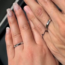 【ラザール ダイヤモンド(LAZARE DIAMOND)の口コミ】 指輪の真ん中がダイヤモンドではなく、素材になっているデザインもいいな…