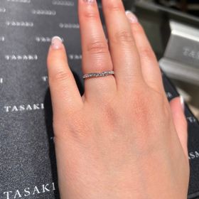 【TASAKI(タサキ)の口コミ】 ハーフエタニティで、少し動きのあるデザインを探していました。真ん中が…