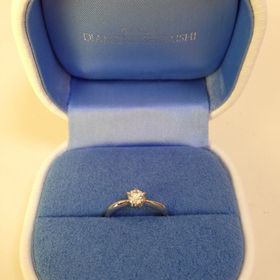 【銀座ダイヤモンドシライシの口コミ】 ダイヤモンドが気に入ったので購入を決めました。
（値段に応じた大きさ、…