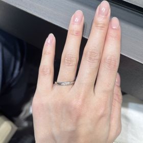 【ROYAL ASSCHER(ロイヤル・アッシャー)の口コミ】 シンプルな形でメレダイヤが少し入っているもの、という条件で探していま…