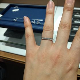 【銀座ダイヤモンドシライシの口コミ】 結婚指輪も年齢重ねていってもずっと手元が映える様に、エタニティタイプ…