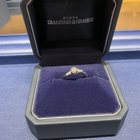 【銀座ダイヤモンドシライシの口コミ】 まず、ダイヤモンドの質がすばらしいです。
予算に合わせて、提示いただい…