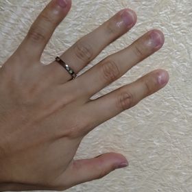 【ラザール ダイヤモンド(LAZARE DIAMOND)の口コミ】 つけ心地がよく、デザインが気に入りました。2色の指輪となっており、男性…