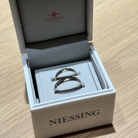 【NIESSING(ニーシング)の口コミ】 シンプルで着け心地が良いものを探していました。お店の指輪を一通り試着…