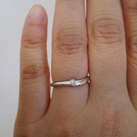 【俄(にわか)の口コミ】 自分の指が短くて太いのに悩みを感じていたので自分の指を綺麗に見せてく…