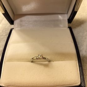 【俄(にわか)の口コミ】 あまり見ない曲線のデザインが気に入って購入しました。指が細いので華奢…