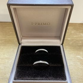 【アイプリモ(I-PRIMO)の口コミ】 指輪のデザインは、微妙な捻りがありながらも、直線の印象を保っています…
