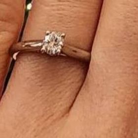 【カルティエ(Cartier)の口コミ】 ダイヤモンドに存在感があり、暗闇でもキラキラと輝いて見える。
そのほか…