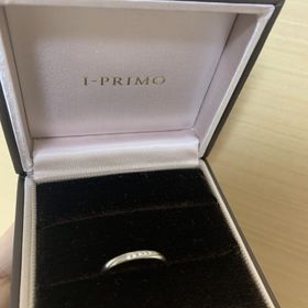 【アイプリモ(I-PRIMO)の口コミ】 シンプルだがダイヤモンドが少しあり綺麗です。
角度によってもキラキラす…