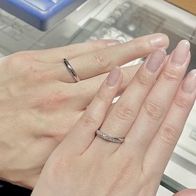 【銀座ダイヤモンドシライシの口コミ】 指輪のデザインは、女性メインでまずは決めました。着用した時にダイヤで…