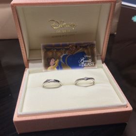 【ケイウノ ブライダル(K.UNO BRIDAL)の口コミ】 【素材】女性用はプラチナでダイヤモンドが一粒。リング部分はマット素材…