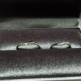 【GALA JEWELRY(ガラジュエリー)の口コミ】 夫婦ともに、シンプルな物が希望でした。沢山のデザインから、店員さんと…