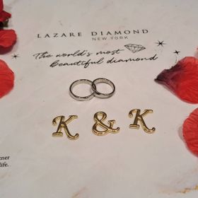 【ラザール ダイヤモンド(LAZARE DIAMOND)の口コミ】 シンプルかつ飽きないデザインでエレガントさもあり大満足です!どの角度に…