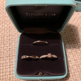 【ティファニー(Tiffany & Co.)の口コミ】 婚約指輪はハーモニーのダイア付きにしました。
キラキラして可愛い、他の…