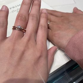 【アイプリモ(I-PRIMO)の口コミ】 一見シンプルに見えるけれど、男性側と女性側の指輪を重ねると一つのライ…