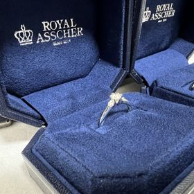 【ROYAL ASSCHER(ロイヤル・アッシャー)の口コミ】 結婚指輪と重ね付けしやすい指輪が理想でした。いわゆる婚約指輪！なソリ…