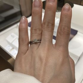 【俄(にわか)の口コミ】 元々シンプルなデザインで探していたところ、花雪をお薦めされました。
爪…