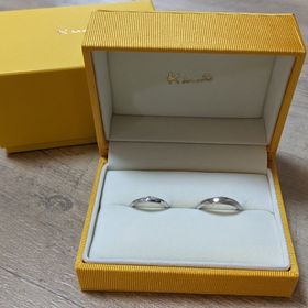 【ケイウノ ブライダル(K.UNO BRIDAL)の口コミ】 一見、シンプルなデザインながらも、自分たちらしさがだせる商品で、とて…