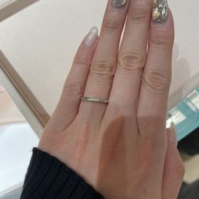 【ティファニー(Tiffany & Co.)の口コミ】 デザインは、真ん中に3石だけ付いているシンプルなテイストです。素材はプ…