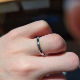 【鎌倉彫金工房の口コミ】 指輪のデザイン　シンプルで、つけた瞬間から指に馴染みました。勘違いか…