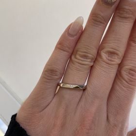 【グラフ(GRAFF)の口コミ】 デザインは、三角形の柄が上下に交互に付いている、シンプルでありながら…