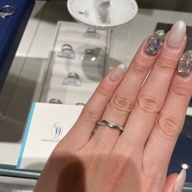 【銀座ダイヤモンドシライシの口コミ】 このデザインは新作のもので、広告のデザインはプラチナとゴールドの組み…