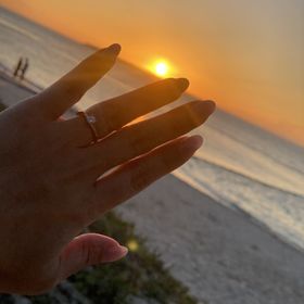 【ケイウノ ブライダル(K.UNO BRIDAL)の口コミ】 ダイヤに光がよく入る
愛着が湧き、飽きないデザインだと思う
婚約指輪の…