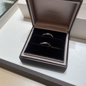 【アイプリモ(I-PRIMO)の口コミ】 ウェーブの指輪でシンプルだが、とても綺麗なデザイン。
女性用の指輪はダ…