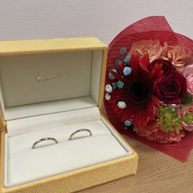 【ケイウノ ブライダル(K.UNO BRIDAL)の口コミ】 シンプルなデザインで、仕事中も着用できるものを選びました。
シンプル〜…