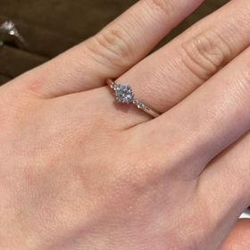 【BIJOUPIKO(ビジュピコ)の口コミ】 お花のモチーフ、花言葉が入っている婚約指輪が良いな～と思い探していた…