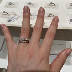 【MIKIMOTO(ミキモト)の口コミ】 キラキラした品質の高いダイヤモンドを探していました。肌馴染みしやすく…