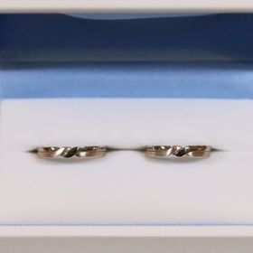 【SommJewelry(ソムジュエリー)】の口コミ ギメルリングといって2素材が重なり合った知恵の輪のようなリング。双子リ...