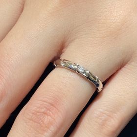 【ショーメ(CHAUMET)の口コミ】 ダイヤは一つですが、指輪自体にデザインがあることでより上品でエレガン…